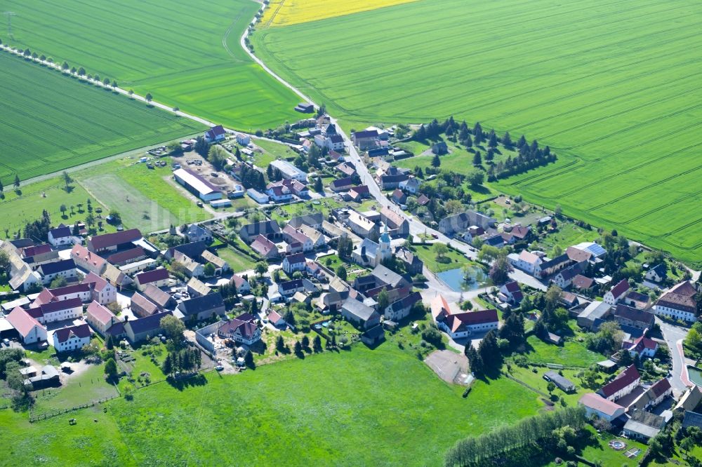 Meltewitz aus der Vogelperspektive: Dorf - Ansicht am Rande von landwirtschaftlichen Feldern in Meltewitz im Bundesland Sachsen, Deutschland