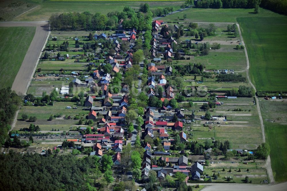 Luftaufnahme Philippsthal - Dorf - Ansicht am Rande von landwirtschaftlichen Feldern in Philippsthal im Bundesland Brandenburg, Deutschland