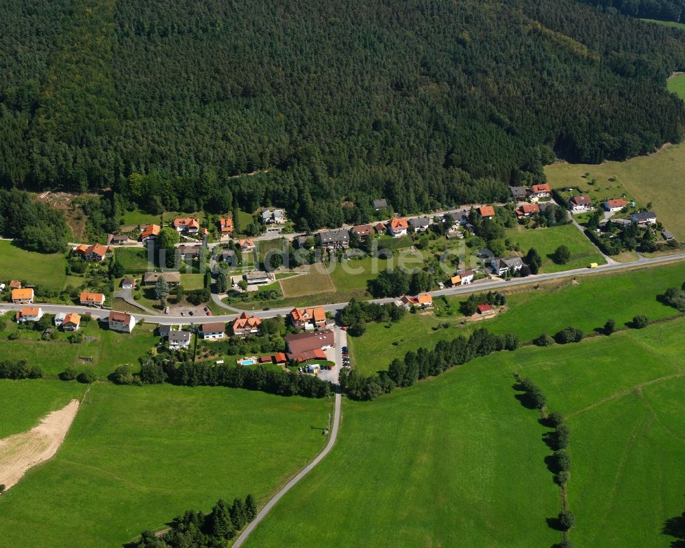 Airlenbach von oben - Dorf - Ansicht am Rande Waldgebieten in Airlenbach im Bundesland Hessen, Deutschland