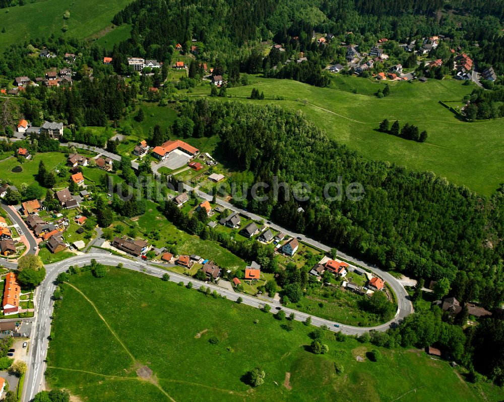 Altenau von oben - Dorf - Ansicht am Rande von Waldgebieten in Altenau im Bundesland Niedersachsen, Deutschland