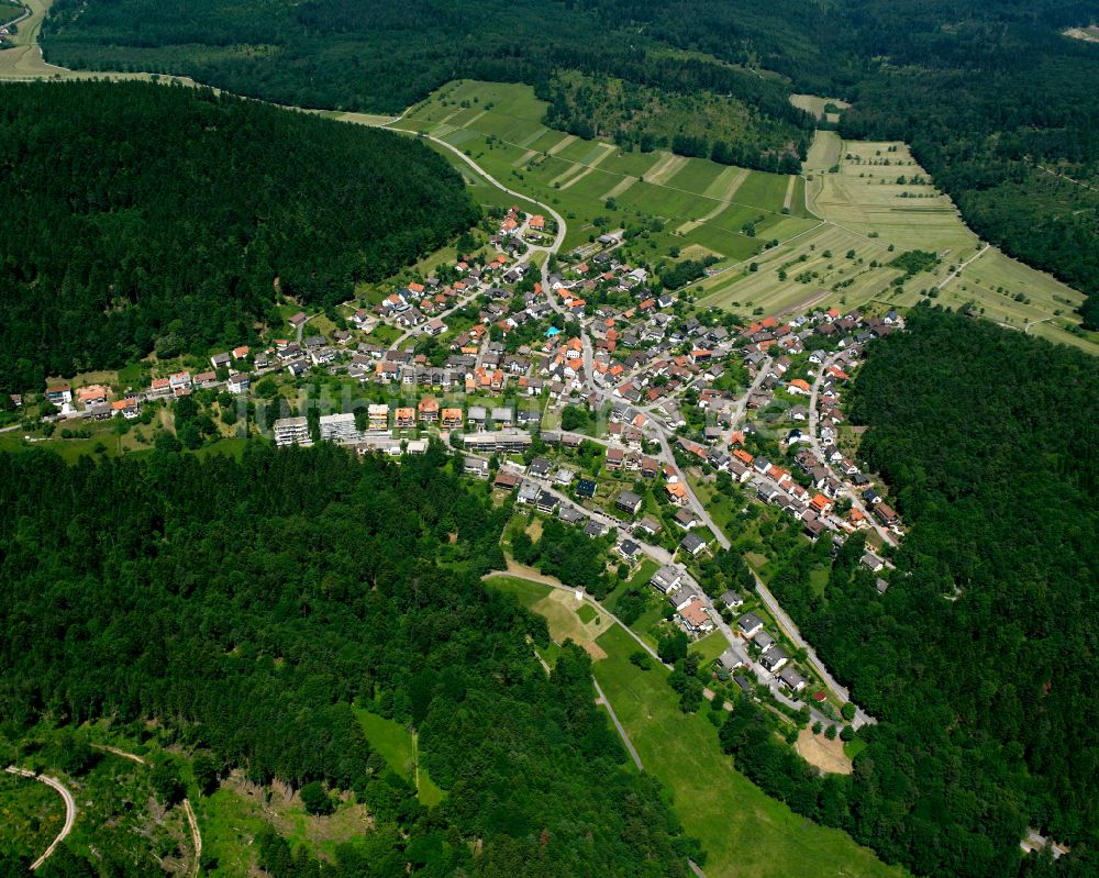 Luftaufnahme Bad Herrenalb - Dorf - Ansicht am Rande von Waldgebieten in Bad Herrenalb im Bundesland Baden-Württemberg, Deutschland