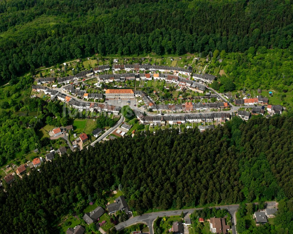 Bad aus der Vogelperspektive: Dorf - Ansicht am Rande von Waldgebieten in Bad im Bundesland Niedersachsen, Deutschland