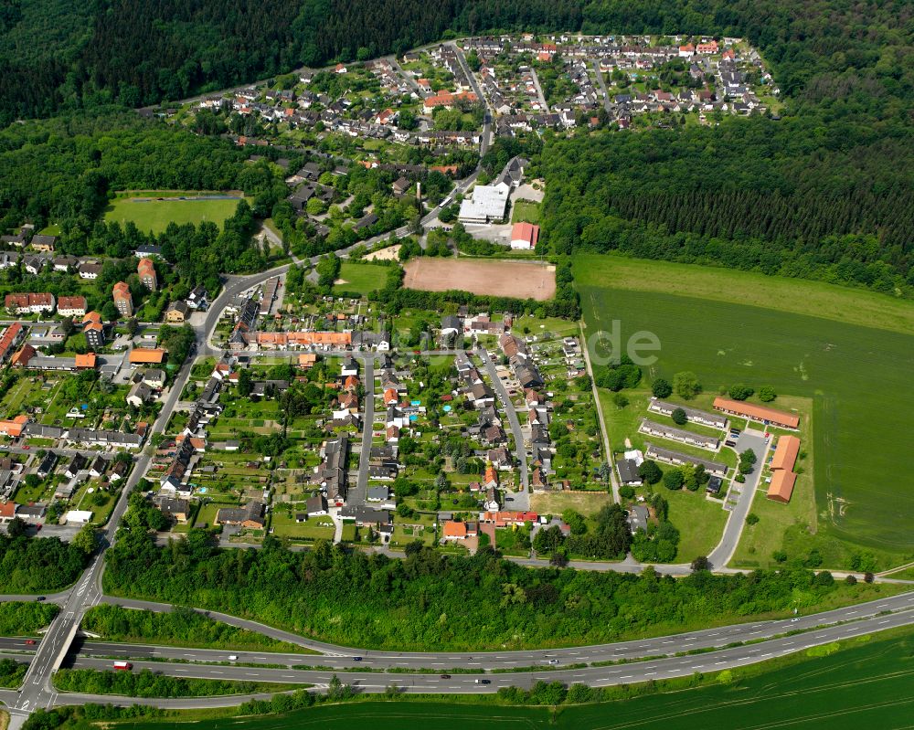 Luftbild Bad - Dorf - Ansicht am Rande von Waldgebieten in Bad im Bundesland Niedersachsen, Deutschland