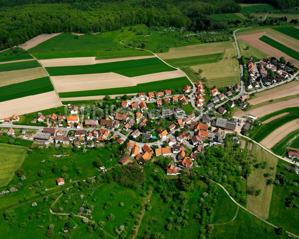 Luftaufnahme Büchenbronn - Dorf - Ansicht am Rande Waldgebieten in Büchenbronn im Bundesland Baden-Württemberg, Deutschland