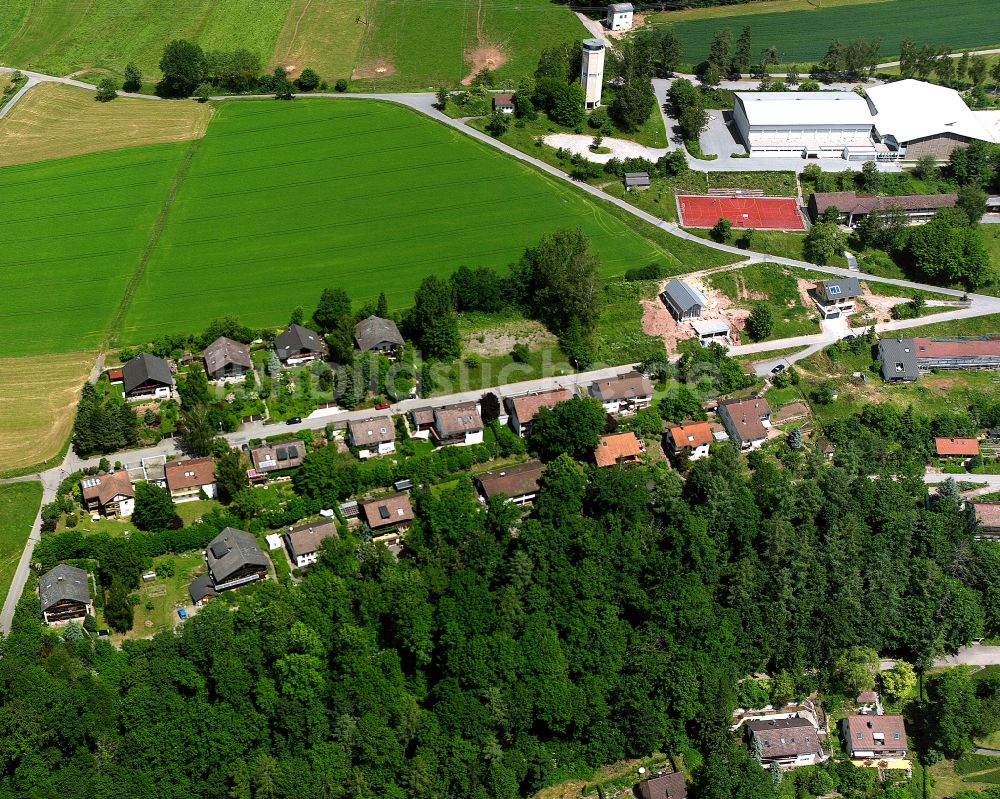 Luftaufnahme Überberg - Dorf - Ansicht am Rande von Waldgebieten in Überberg im Bundesland Baden-Württemberg, Deutschland