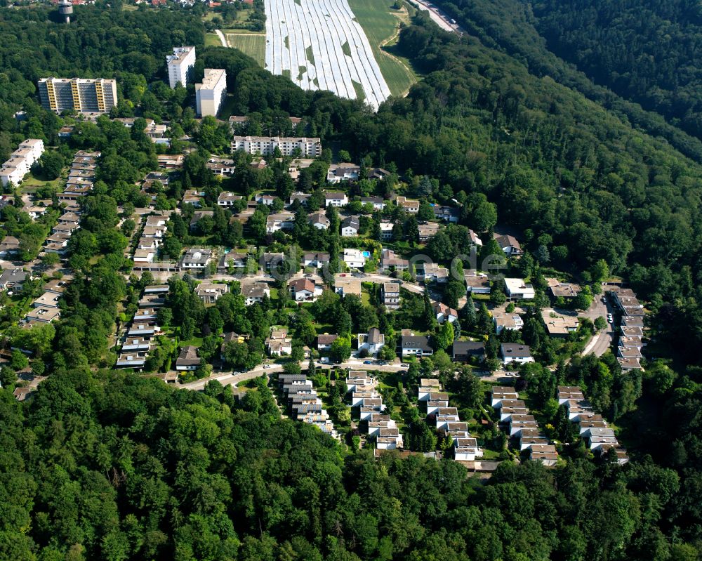 Bergwald von oben - Dorf - Ansicht am Rande von Waldgebieten in Bergwald im Bundesland Baden-Württemberg, Deutschland