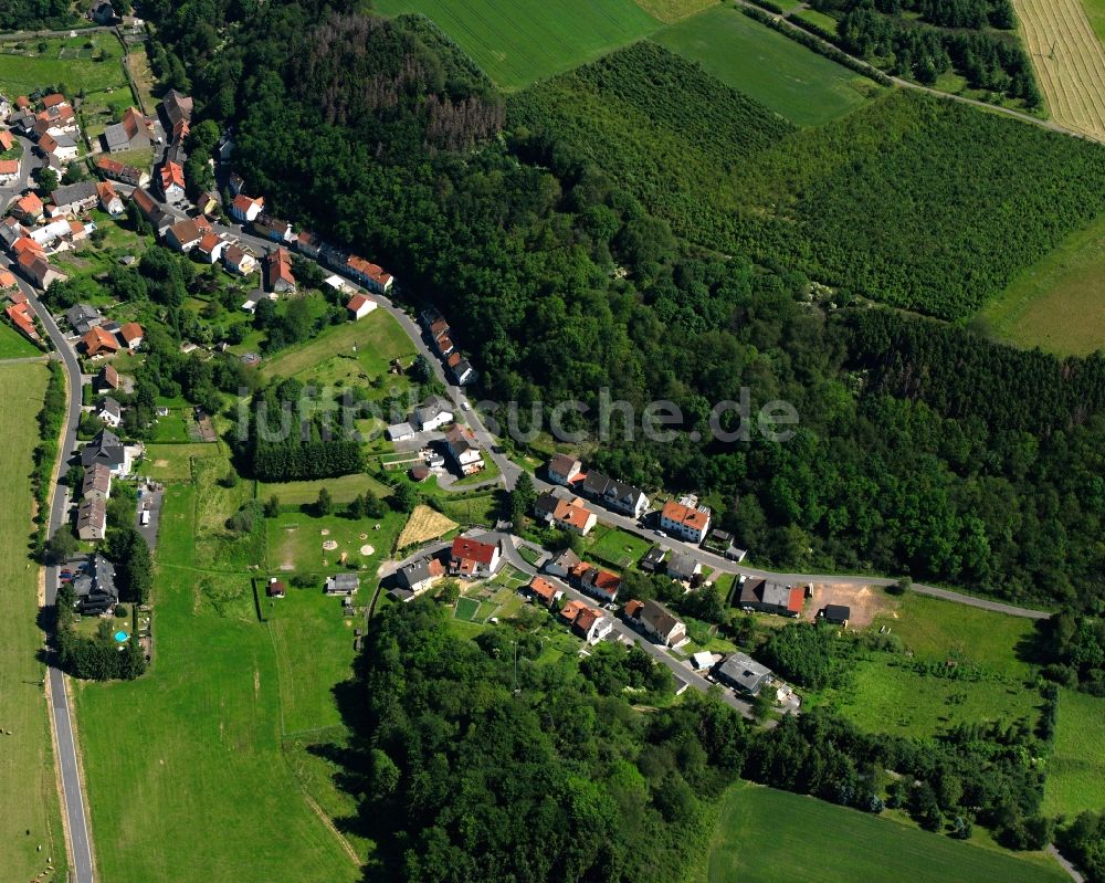 Luftaufnahme Berschweiler bei Baumholder - Dorf - Ansicht am Rande Waldgebieten in Berschweiler bei Baumholder im Bundesland Rheinland-Pfalz, Deutschland