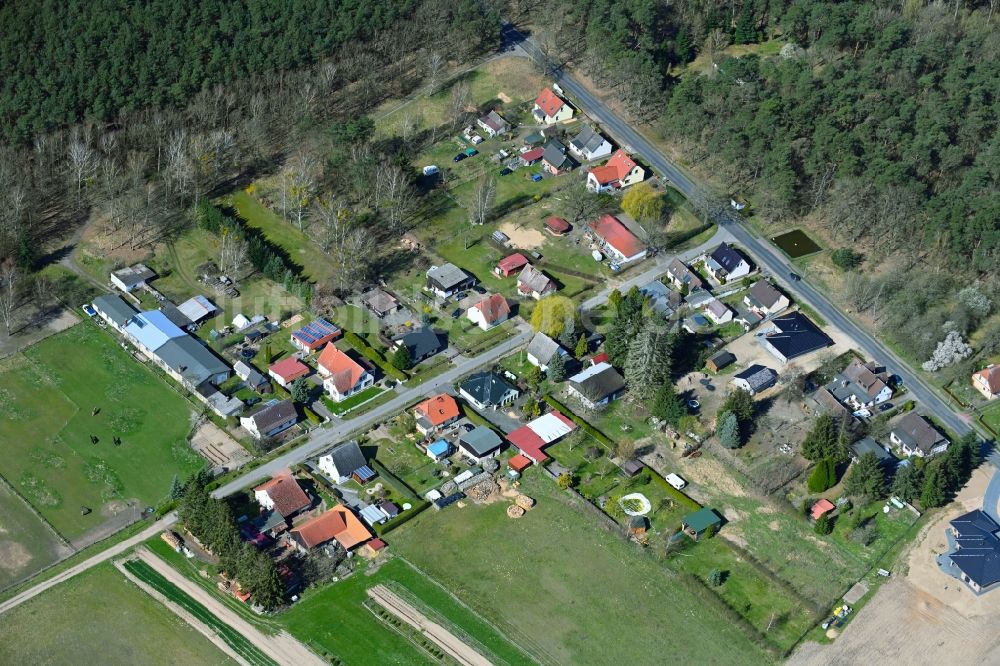 Boock aus der Vogelperspektive: Dorf - Ansicht am Rande Waldgebieten in Boock im Bundesland Mecklenburg-Vorpommern, Deutschland