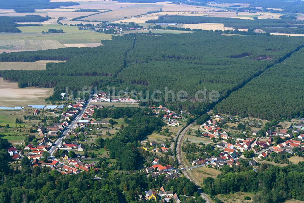 Luftbild Brück - Dorf - Ansicht am Rande von Waldgebieten in Brück im Bundesland Brandenburg, Deutschland