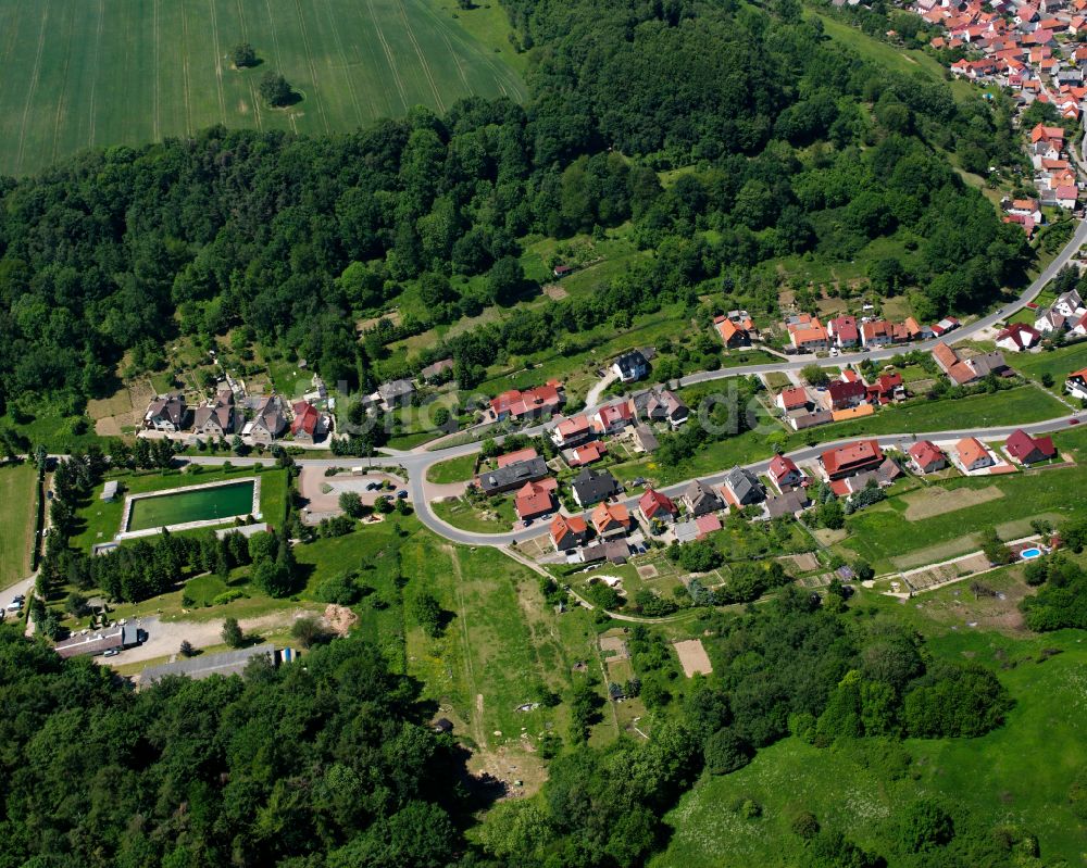 Brehme aus der Vogelperspektive: Dorf - Ansicht am Rande von Waldgebieten in Brehme im Bundesland Thüringen, Deutschland