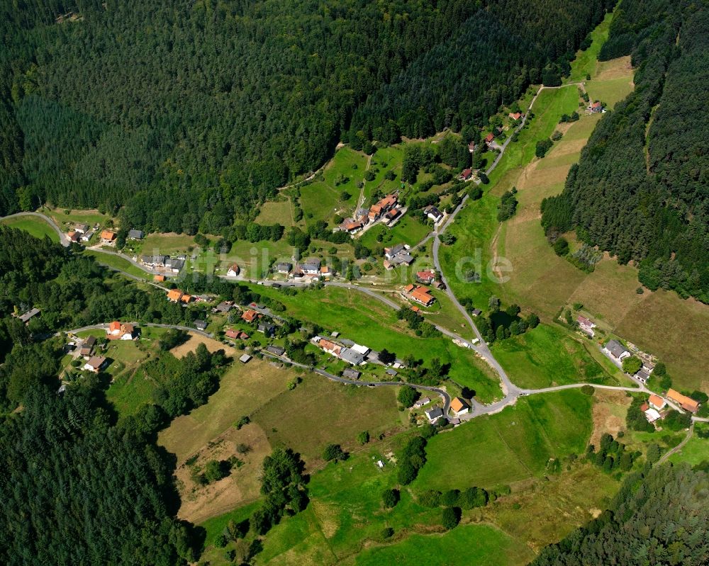 Bullau von oben - Dorf - Ansicht am Rande Waldgebieten in Bullau im Bundesland Hessen, Deutschland