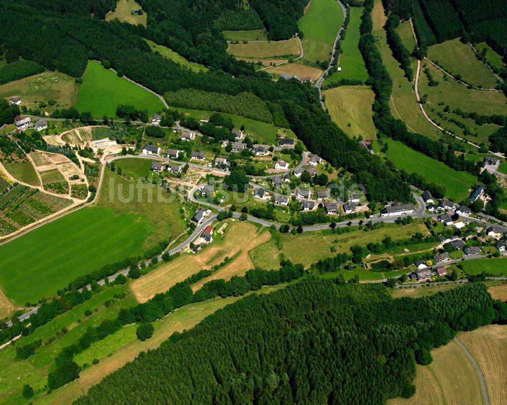 Luftaufnahme Diedenshausen - Dorf - Ansicht am Rande Waldgebieten in Diedenshausen im Bundesland Nordrhein-Westfalen, Deutschland