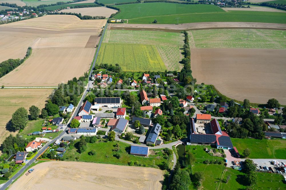 Drogen von oben - Dorf - Ansicht am Rande von Waldgebieten in Drogen im Bundesland Thüringen, Deutschland