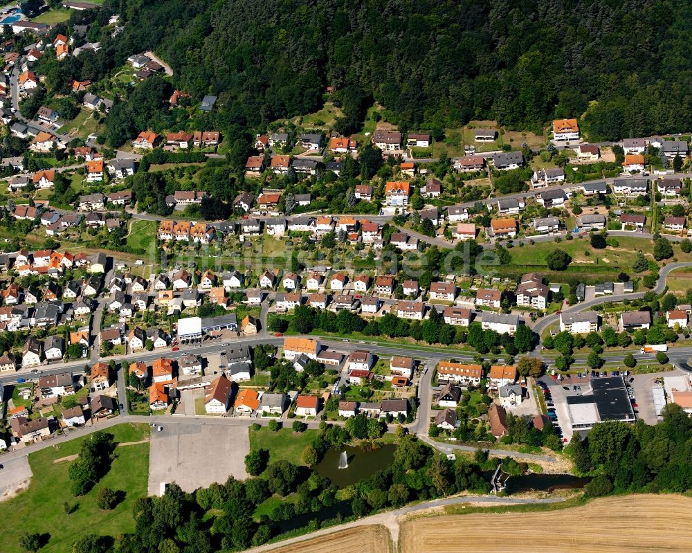 Dusenbach aus der Vogelperspektive: Dorf - Ansicht am Rande Waldgebieten in Dusenbach im Bundesland Hessen, Deutschland