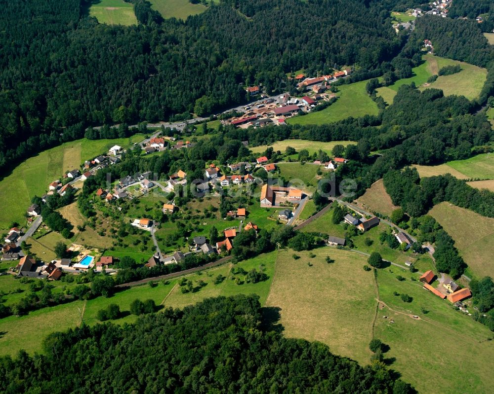 Luftaufnahme Ebersberg - Dorf - Ansicht am Rande Waldgebieten in Ebersberg im Bundesland Hessen, Deutschland