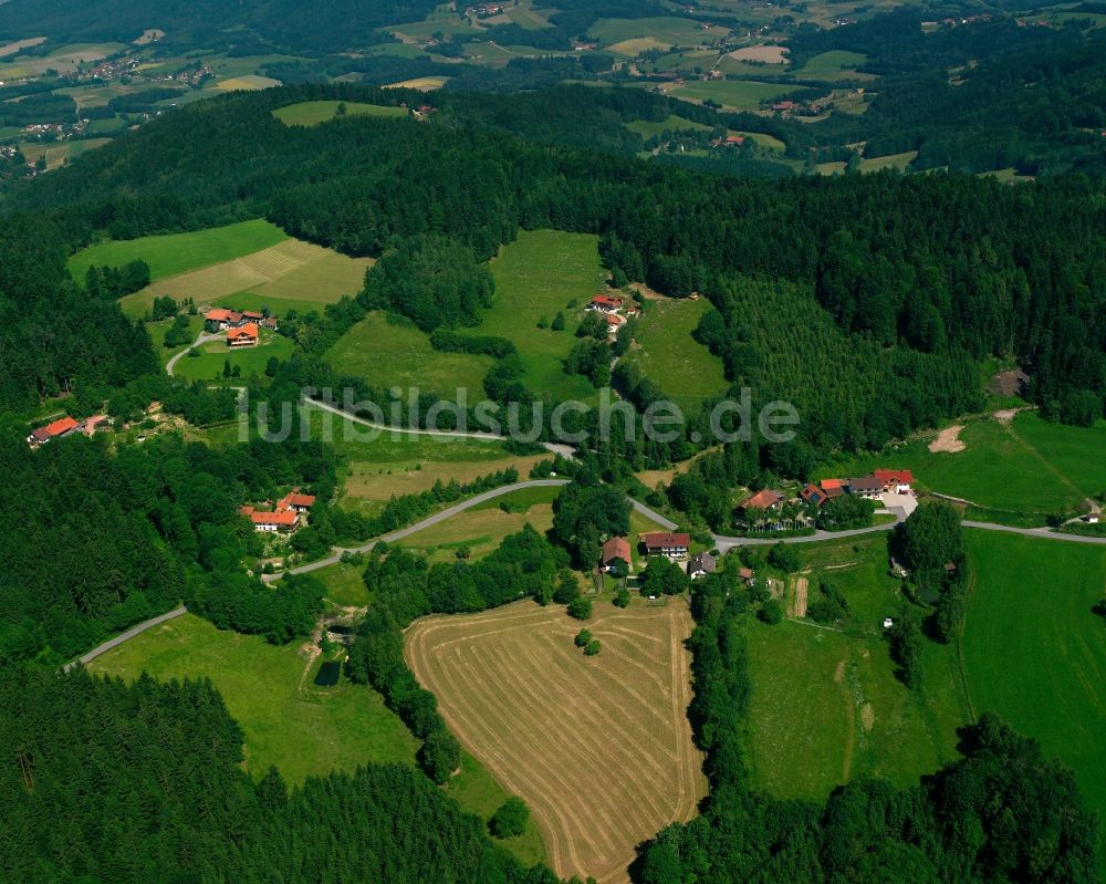 Luftaufnahme Ehren - Dorf - Ansicht am Rande Waldgebieten in Ehren im Bundesland Bayern, Deutschland