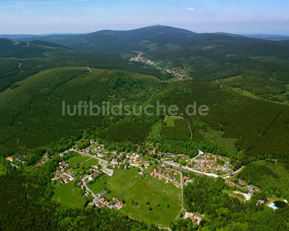 Elend von oben - Dorf - Ansicht am Rande von Waldgebieten in Elend im Bundesland Sachsen-Anhalt, Deutschland