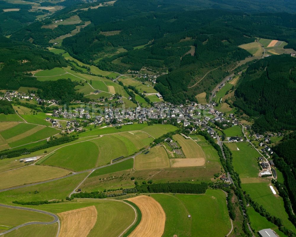 Elsoff aus der Vogelperspektive: Dorf - Ansicht am Rande Waldgebieten in Elsoff im Bundesland Nordrhein-Westfalen, Deutschland