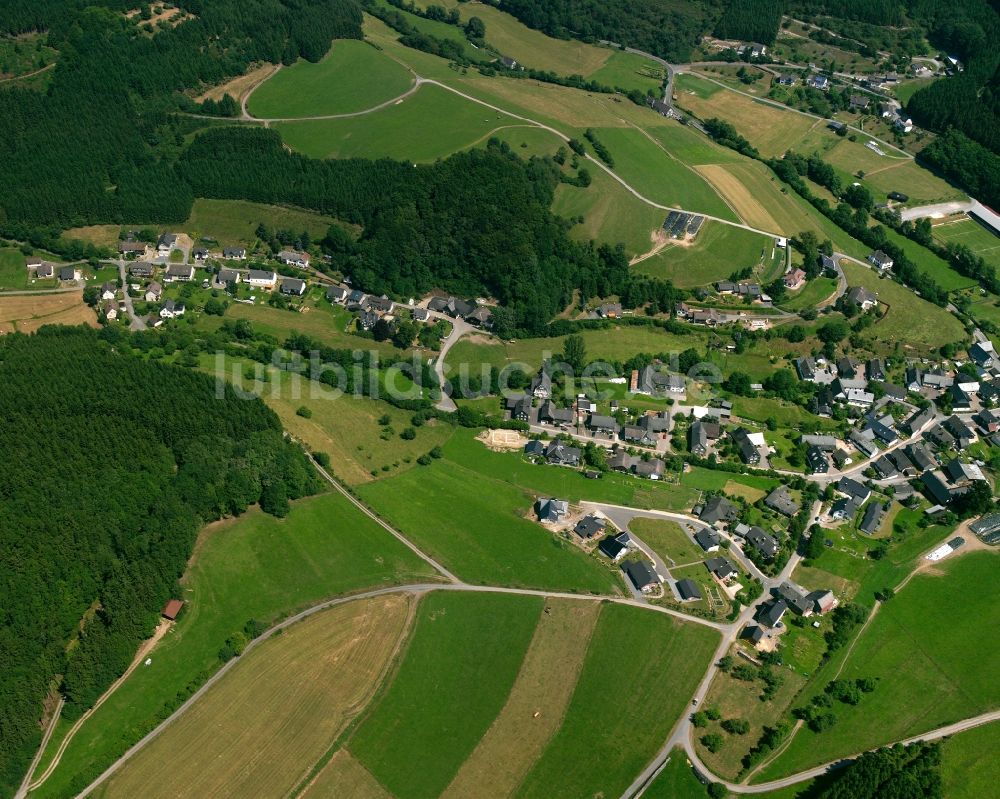 Elsoff aus der Vogelperspektive: Dorf - Ansicht am Rande Waldgebieten in Elsoff im Bundesland Nordrhein-Westfalen, Deutschland