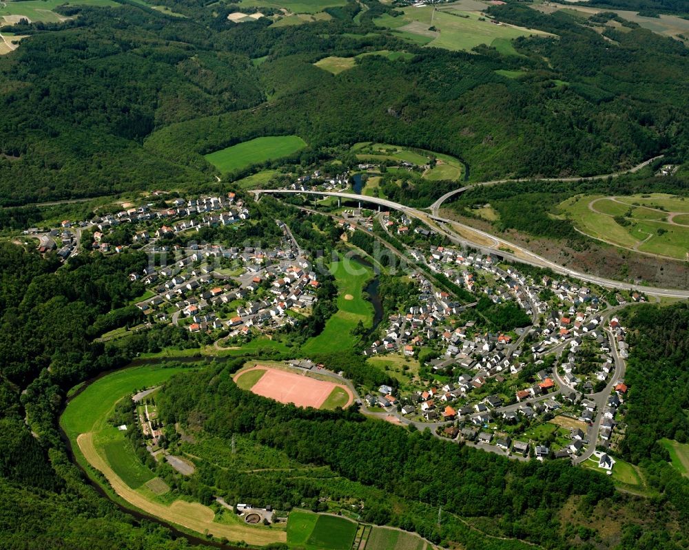 Enzweiler von oben - Dorf - Ansicht am Rande Waldgebieten in Enzweiler im Bundesland Rheinland-Pfalz, Deutschland