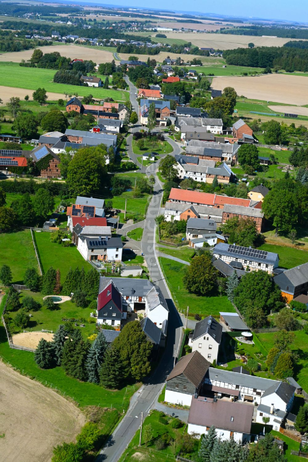 Luftbild Erbengrün - Dorf - Ansicht am Rande von Waldgebieten in Erbengrün im Bundesland Thüringen, Deutschland