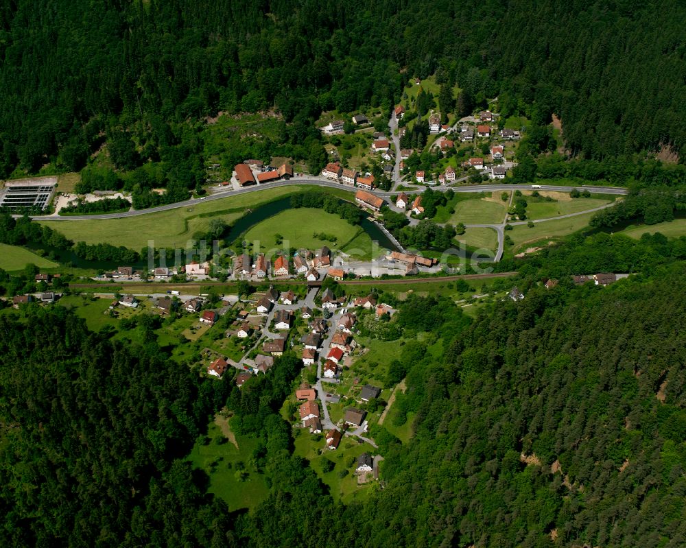 Luftaufnahme Ernstmühl - Dorf - Ansicht am Rande von Waldgebieten in Ernstmühl im Bundesland Baden-Württemberg, Deutschland