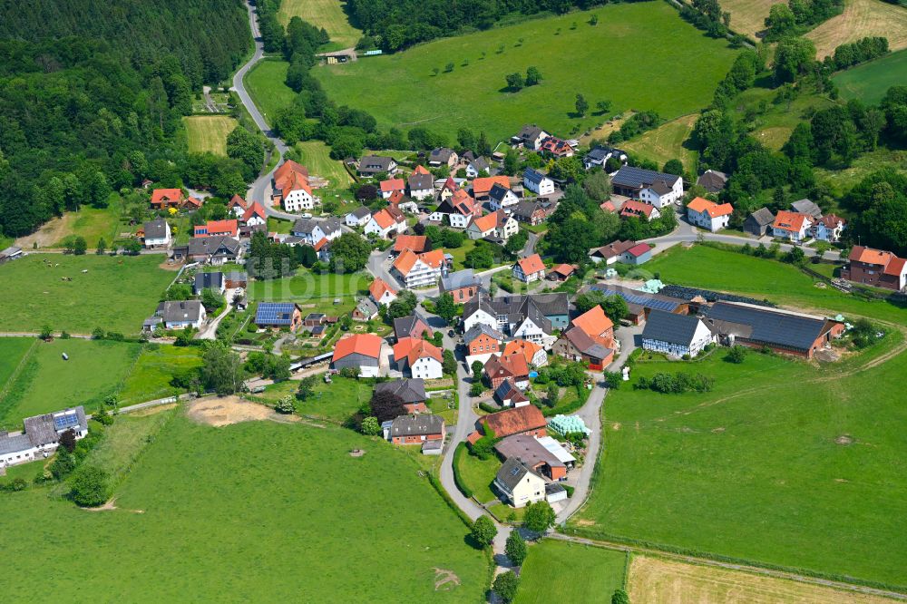 Luftbild Erwitzen - Dorf - Ansicht am Rande von Waldgebieten in Erwitzen im Bundesland Nordrhein-Westfalen, Deutschland