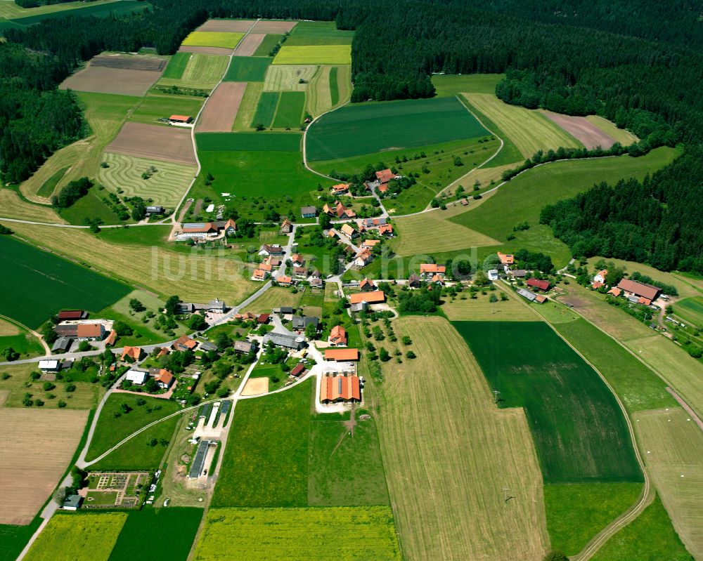 Luftaufnahme Ettmannsweiler - Dorf - Ansicht am Rande von Waldgebieten in Ettmannsweiler im Bundesland Baden-Württemberg, Deutschland