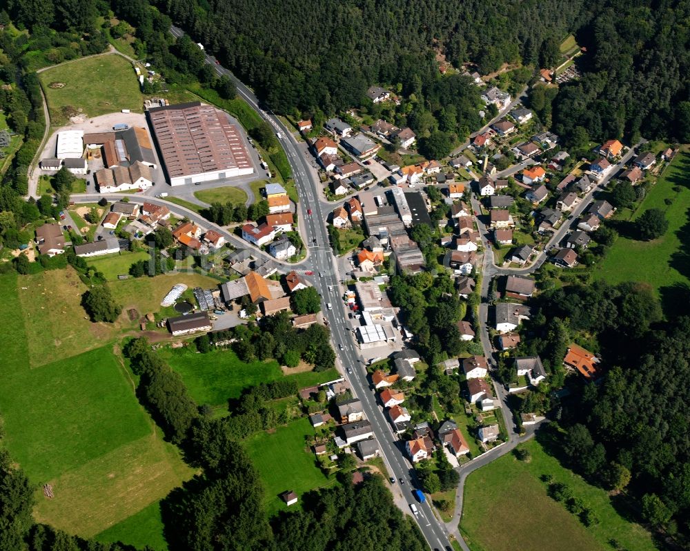 Luftaufnahme Etzen-Gesäß - Dorf - Ansicht am Rande Waldgebieten in Etzen-Gesäß im Bundesland Hessen, Deutschland