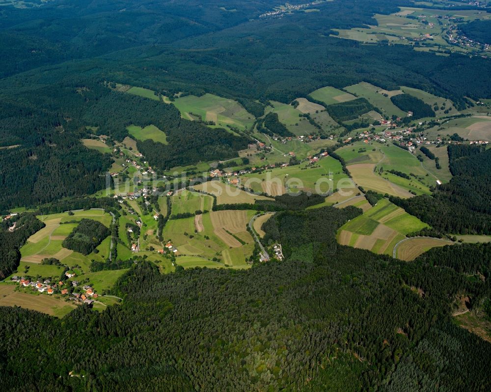 Luftbild Falken-Gesäß - Dorf - Ansicht am Rande Waldgebieten in Falken-Gesäß im Bundesland Hessen, Deutschland