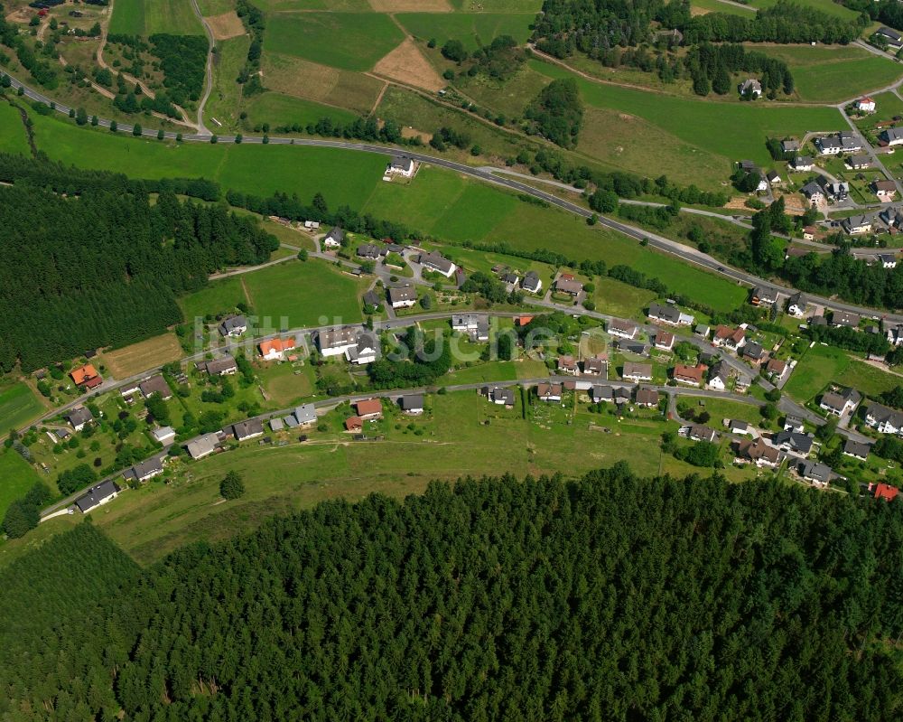 Luftbild Feudingen - Dorf - Ansicht am Rande Waldgebieten in Feudingen im Bundesland Nordrhein-Westfalen, Deutschland