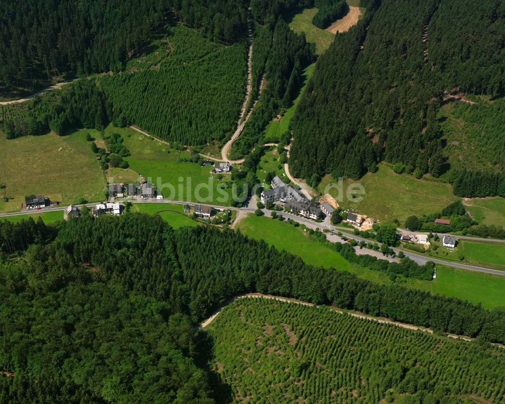 Luftbild Feudingen - Dorf - Ansicht am Rande Waldgebieten in Feudingen im Bundesland Nordrhein-Westfalen, Deutschland