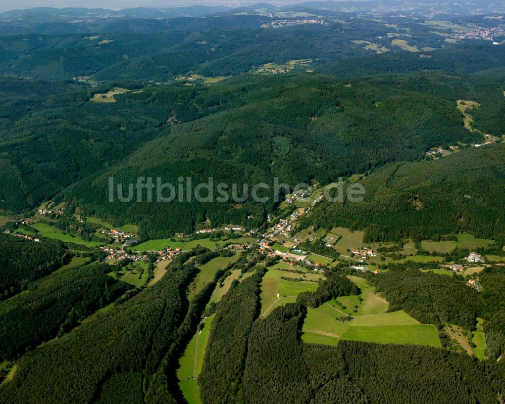 Luftaufnahme Finkenbach - Dorf - Ansicht am Rande Waldgebieten in Finkenbach im Bundesland Hessen, Deutschland