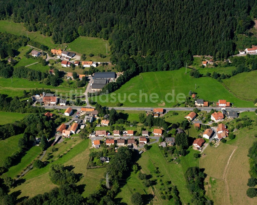 Finkenbach von oben - Dorf - Ansicht am Rande Waldgebieten in Finkenbach im Bundesland Hessen, Deutschland