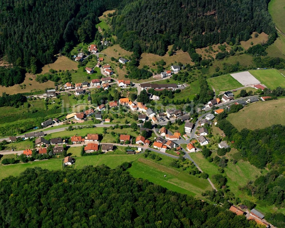 Gammelsbach von oben - Dorf - Ansicht am Rande Waldgebieten in Gammelsbach im Bundesland Hessen, Deutschland