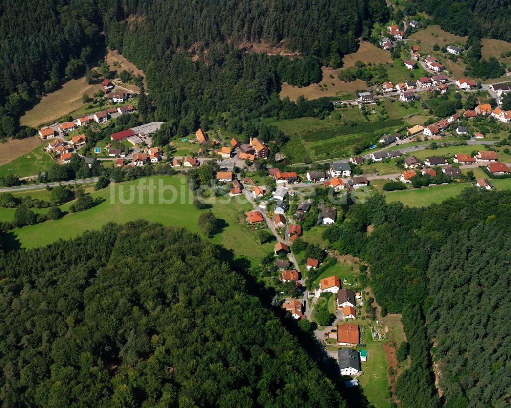 Gammelsbach aus der Vogelperspektive: Dorf - Ansicht am Rande Waldgebieten in Gammelsbach im Bundesland Hessen, Deutschland