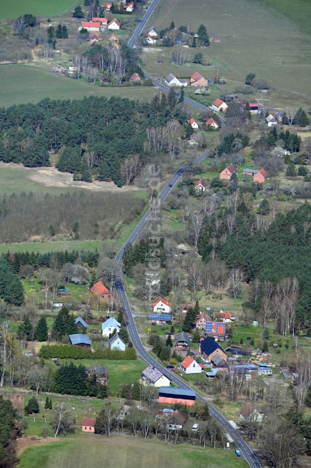 Gegensee aus der Vogelperspektive: Dorf - Ansicht am Rande Waldgebieten in Gegensee im Bundesland Mecklenburg-Vorpommern, Deutschland