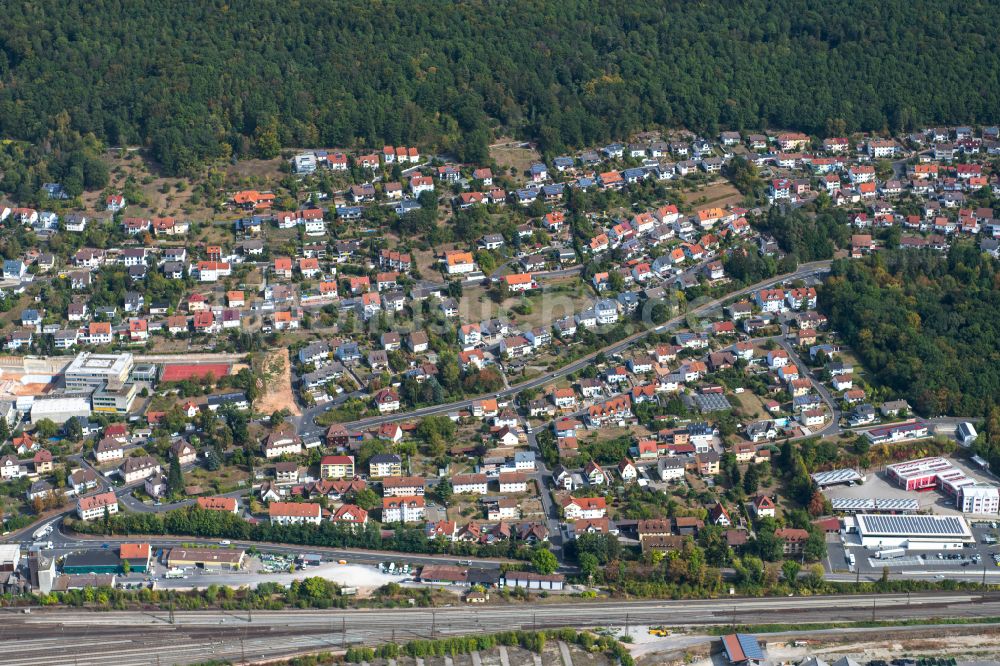 Luftbild Gemünden am Main - Dorf - Ansicht am Rande von Waldgebieten in Gemünden am Main im Bundesland Bayern, Deutschland