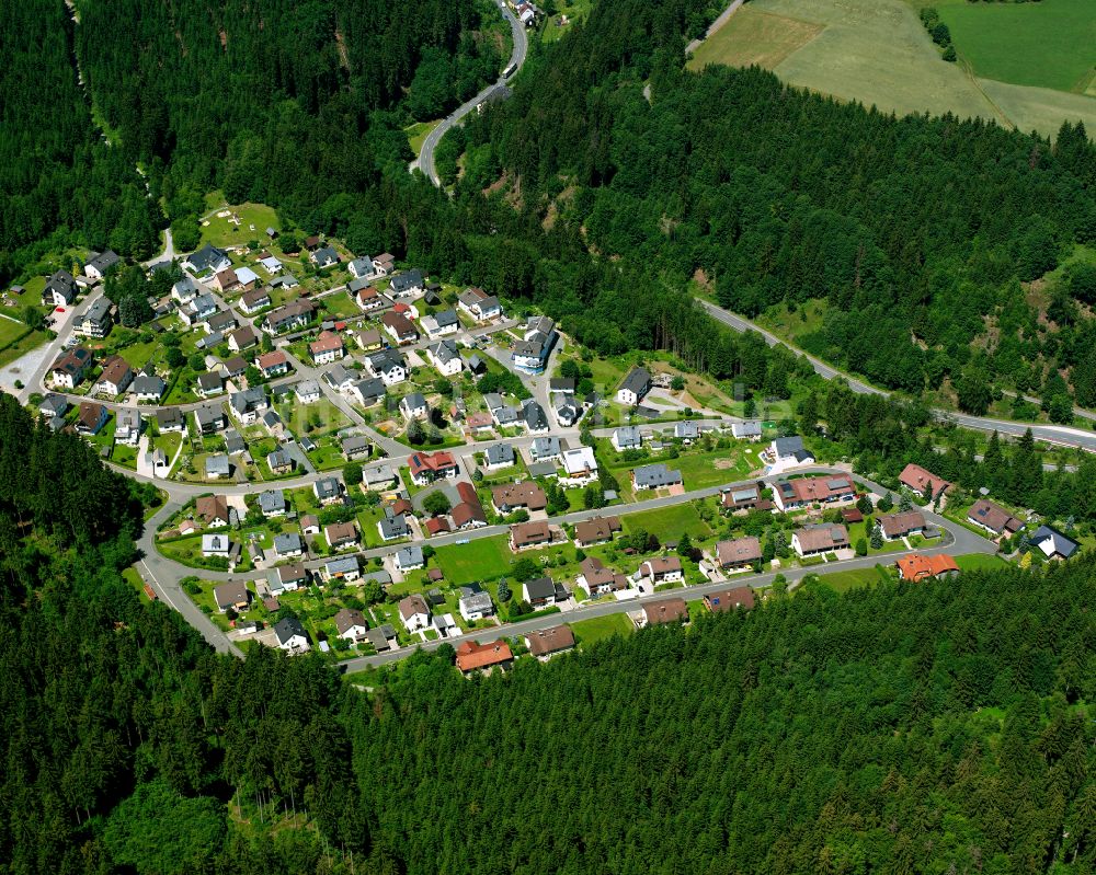 Geroldsgrün aus der Vogelperspektive: Dorf - Ansicht am Rande von Waldgebieten in Geroldsgrün im Bundesland Bayern, Deutschland