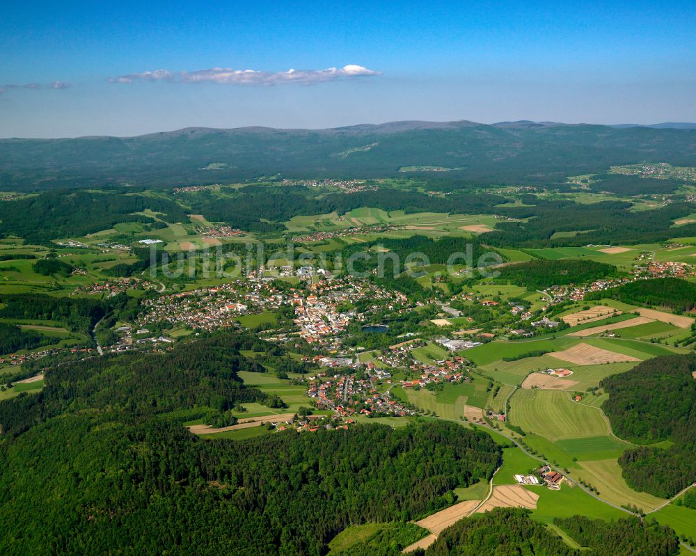 Luftbild Grafenau - Dorf - Ansicht am Rande von Waldgebieten in Grafenau im Bundesland Bayern, Deutschland