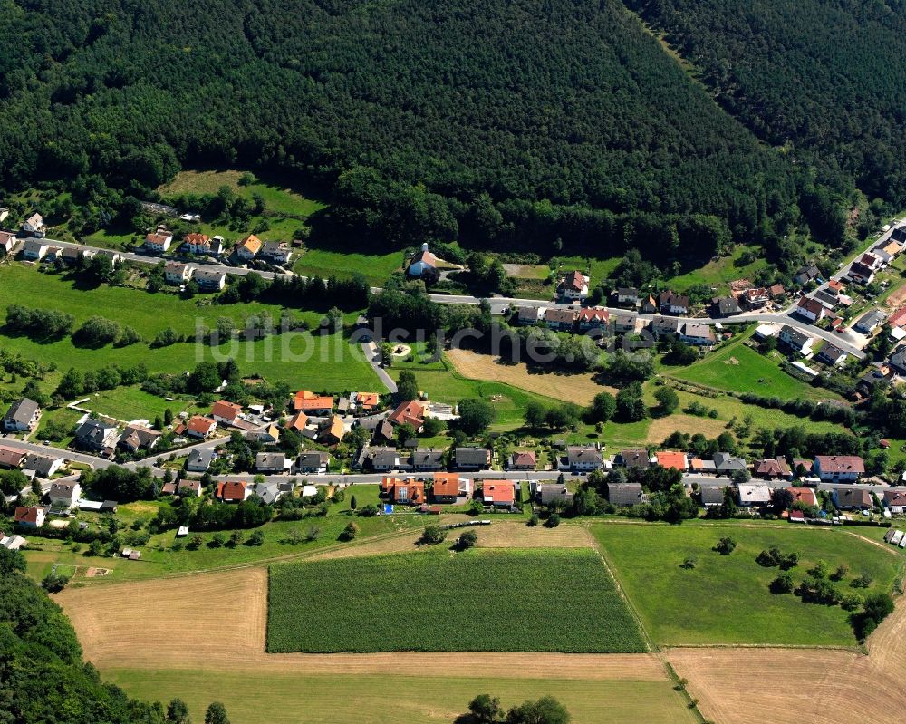 Luftaufnahme Haingrund - Dorf - Ansicht am Rande Waldgebieten in Haingrund im Bundesland Hessen, Deutschland