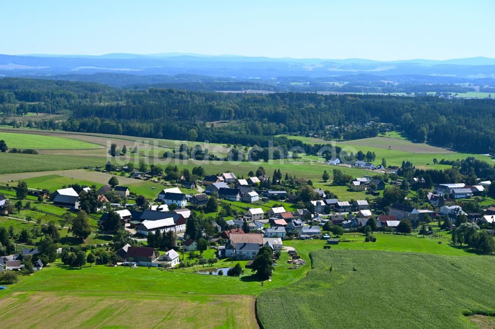 Hauptmannsgrün von oben - Dorf - Ansicht am Rande von Waldgebieten in Hauptmannsgrün im Bundesland Sachsen, Deutschland