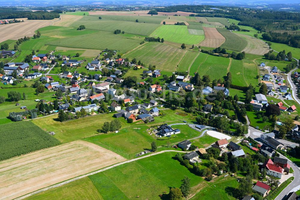 Hauptmannsgrün von oben - Dorf - Ansicht am Rande von Waldgebieten in Hauptmannsgrün im Bundesland Sachsen, Deutschland