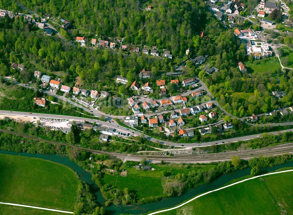 Luftaufnahme Herrlingen - Dorf - Ansicht am Rande von Waldgebieten in Herrlingen im Bundesland Baden-Württemberg, Deutschland