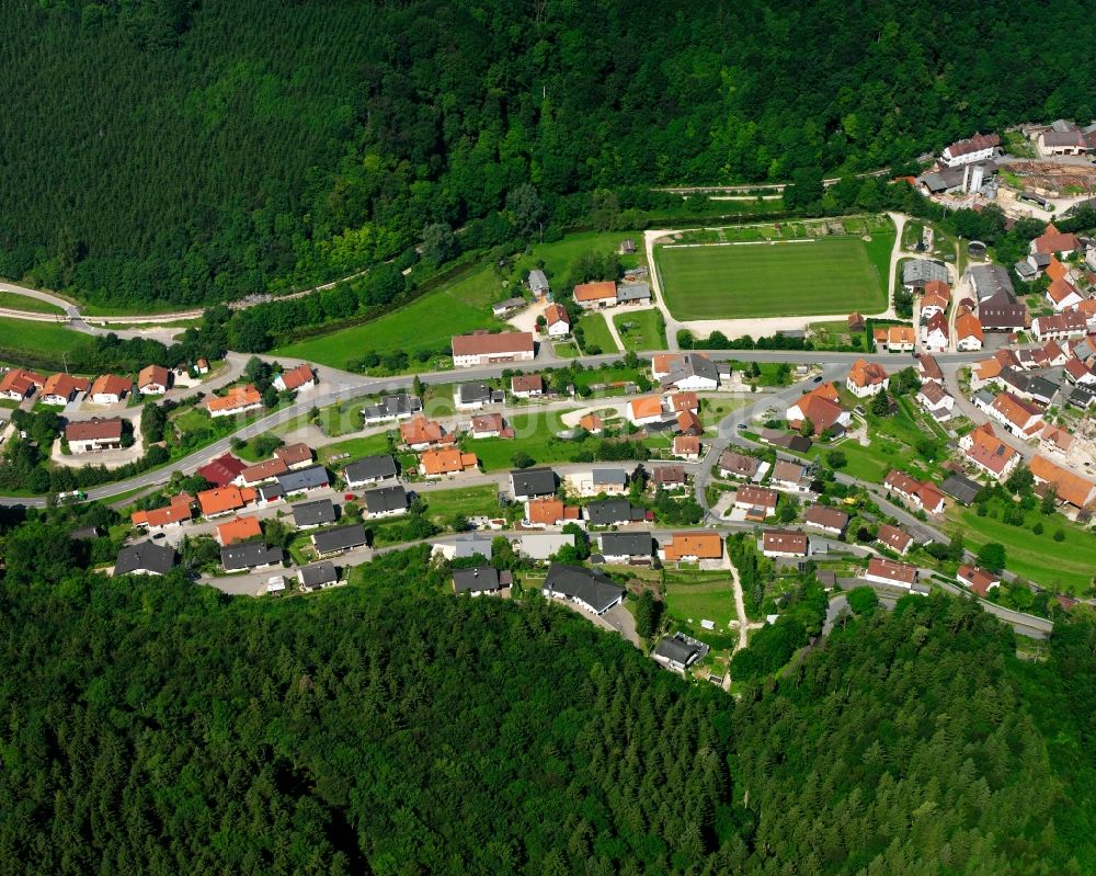 Hettingen von oben - Dorf - Ansicht am Rande Waldgebieten in Hettingen im Bundesland Baden-Württemberg, Deutschland