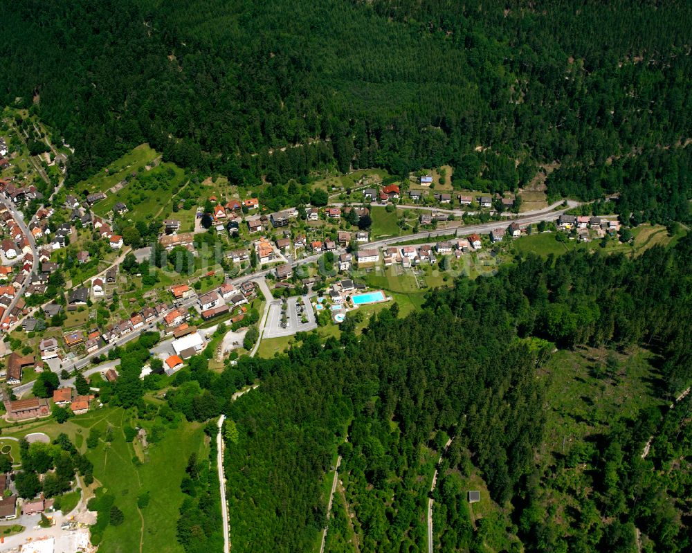 Luftbild Höfen an der Enz - Dorf - Ansicht am Rande von Waldgebieten in Höfen an der Enz im Bundesland Baden-Württemberg, Deutschland