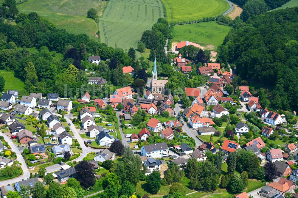 Luftbild Hillentrup - Dorf - Ansicht am Rande von Waldgebieten in Hillentrup im Bundesland Nordrhein-Westfalen, Deutschland