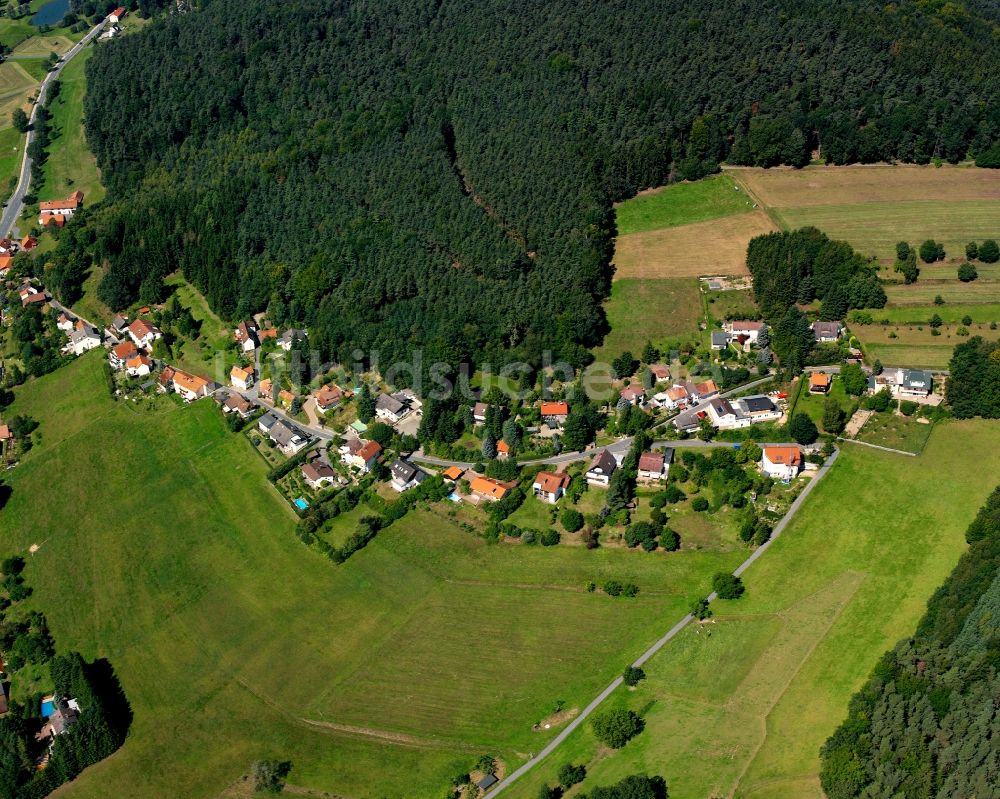 Luftaufnahme Hiltersklingen - Dorf - Ansicht am Rande Waldgebieten in Hiltersklingen im Bundesland Hessen, Deutschland