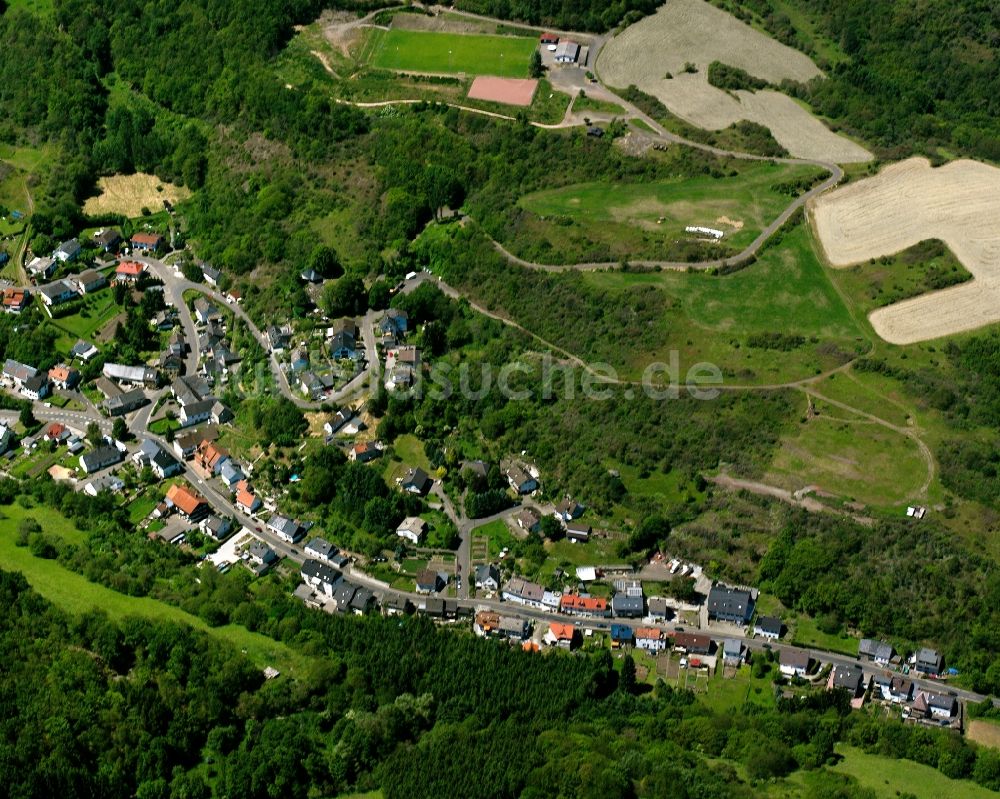 Luftbild Hintertiefenbach - Dorf - Ansicht am Rande Waldgebieten in Hintertiefenbach im Bundesland Rheinland-Pfalz, Deutschland