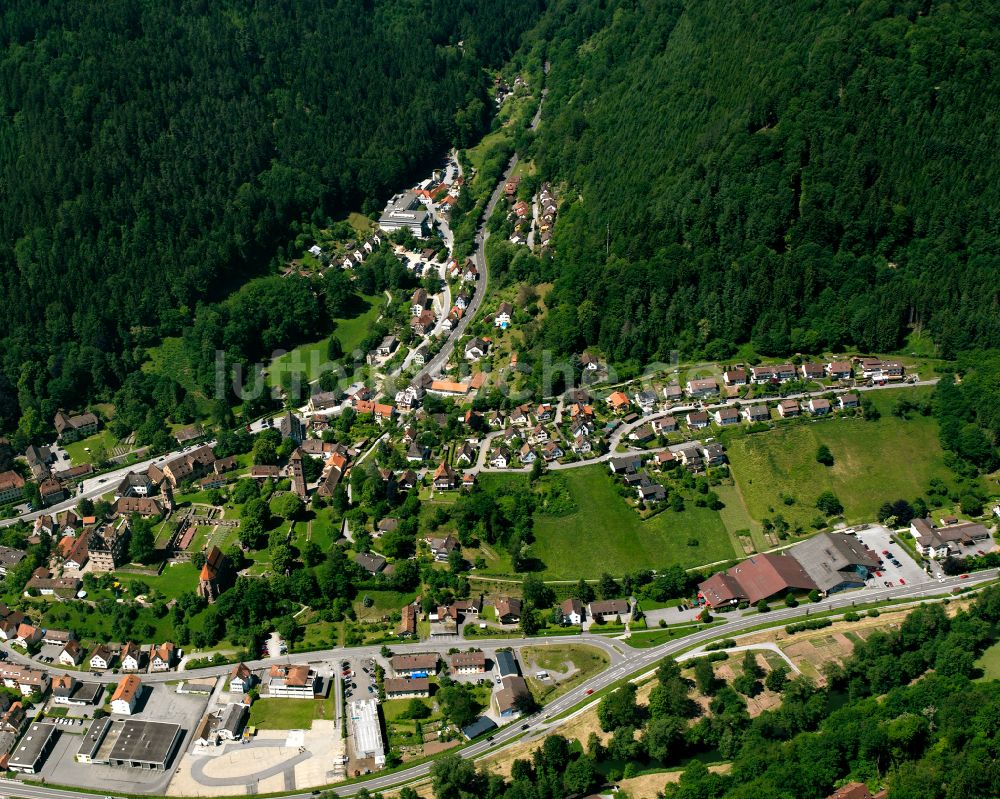 Hirsau aus der Vogelperspektive: Dorf - Ansicht am Rande von Waldgebieten in Hirsau im Bundesland Baden-Württemberg, Deutschland